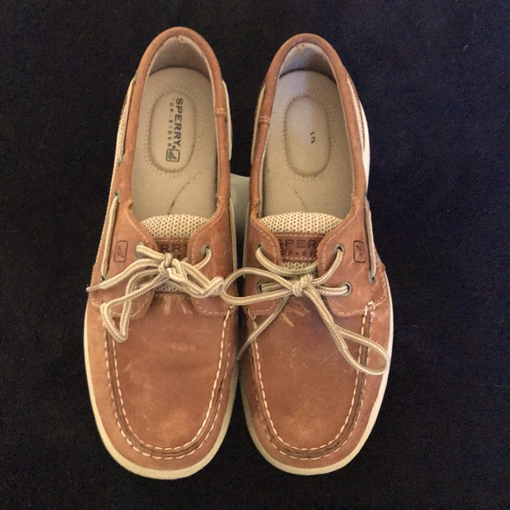 7 1/2 leather SPERRY w TIES. GREAT SHAPE  RUBBER SOLES and insoles can b removed